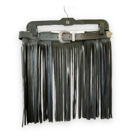 Faux Leather Metal Studded Fringe Belt IM WORTH IT TASSEL BELT – AKIRA main image 4